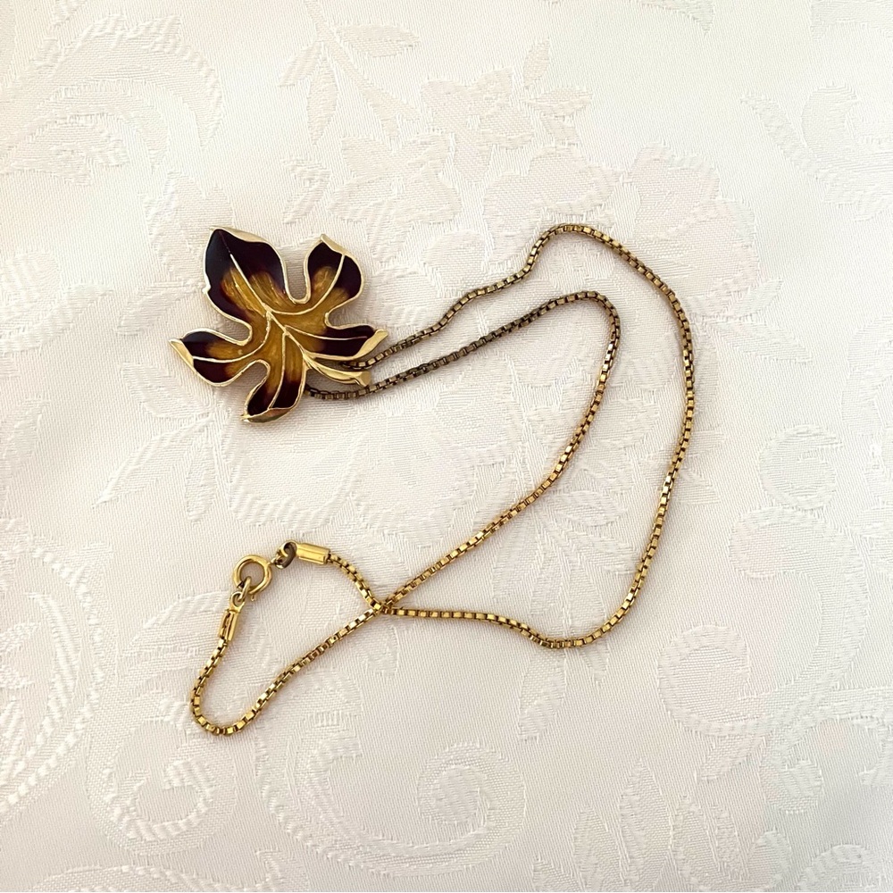 Enamel Maple Leaf pendant necklace golden chain